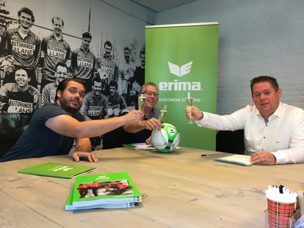 Contract ondertekenen Willem en Erima